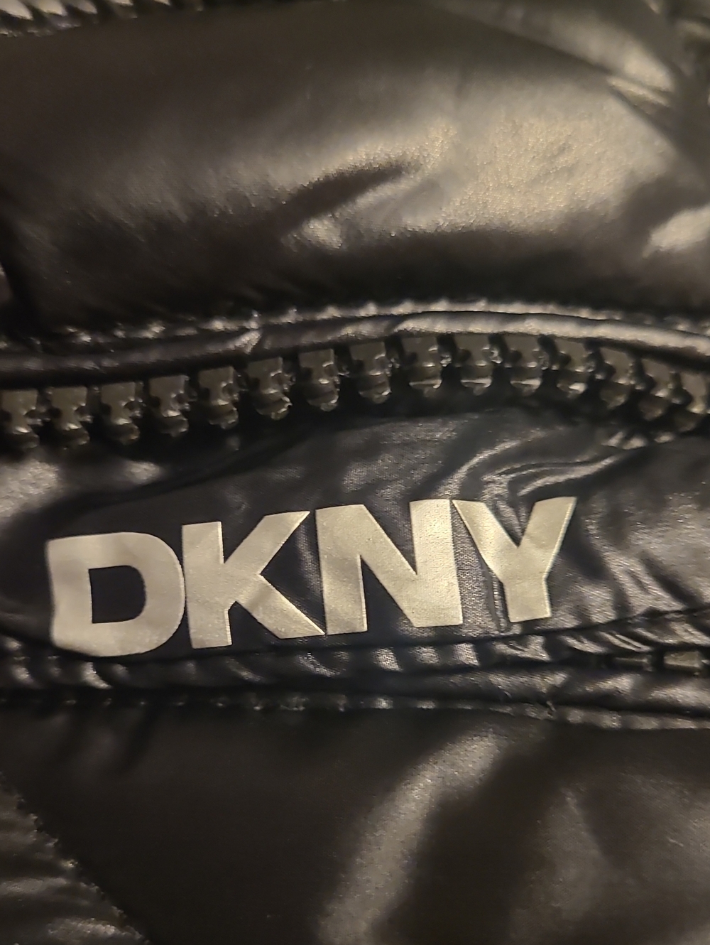 WOMEN DKNY Black Quilted Hooded Puffer Vest SZ XL - Picture 4 of 14